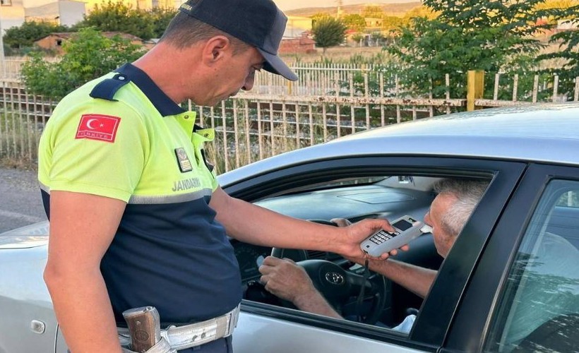 İzmir'de kurallara uymayan 2 bin 744 sürücüye ceza yağdı