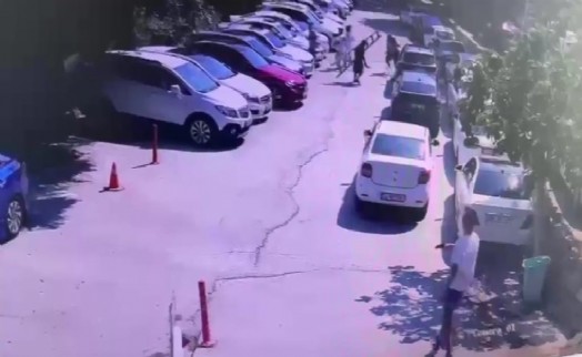 İzmir'de eğlence mekanının kurşunlandığı anlar kamerada