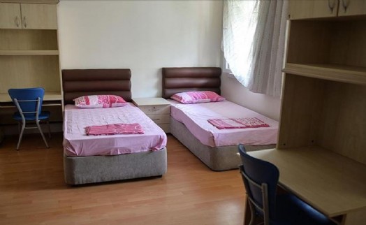 İzmir'de 'kapasite' yetersiz: Öğrenciler piyasaya teslim edildi