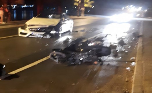 İzmir'de otomobil motosikletle çarpıştı: 1 ölü