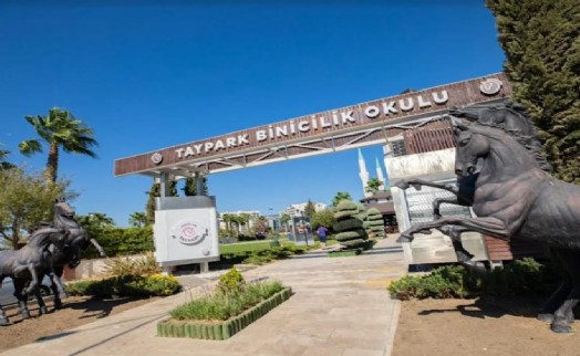 Karşıyaka Belediyesi, Tay Park'ta çocukları binicilik sporu ile buluşturuyor