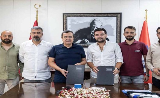 Konak'ta imzalar sokak emekçileri için atıldı