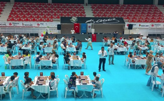 Satranç tutkunları Aliağa'da buluştu