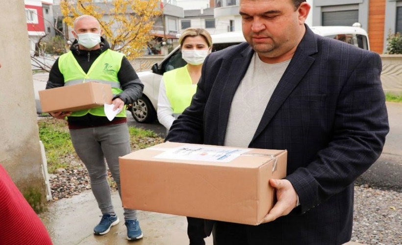 Seferihisar Belediyesi yüzlerce aileye yardım eli uzattı