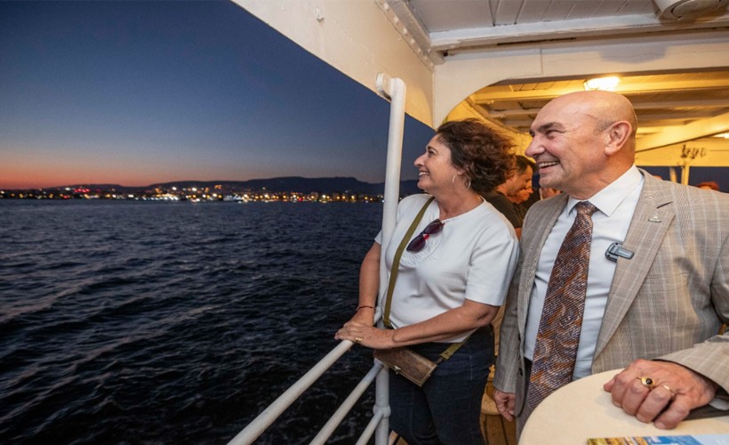 İzmir’in tarihi 'Körfez Turu' ile denizden keşfediliyor