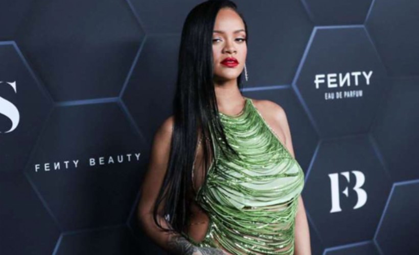 Ünlü şarkıcı Rihanna ikinci kez anne oldu