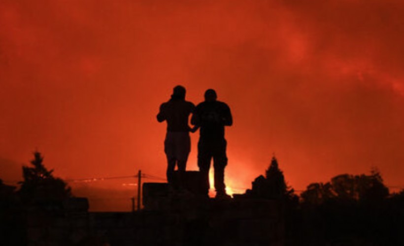 Yangınlar sürüyor: Yunanistan'da 18 kişinin cansız bedeni bulundu