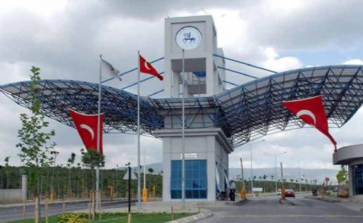 Yüksekokul müdürü eğitimcileri kovdu, yerlerine kardeşini işe aldı: İngiliz gitti ‘kardeş' geldi!