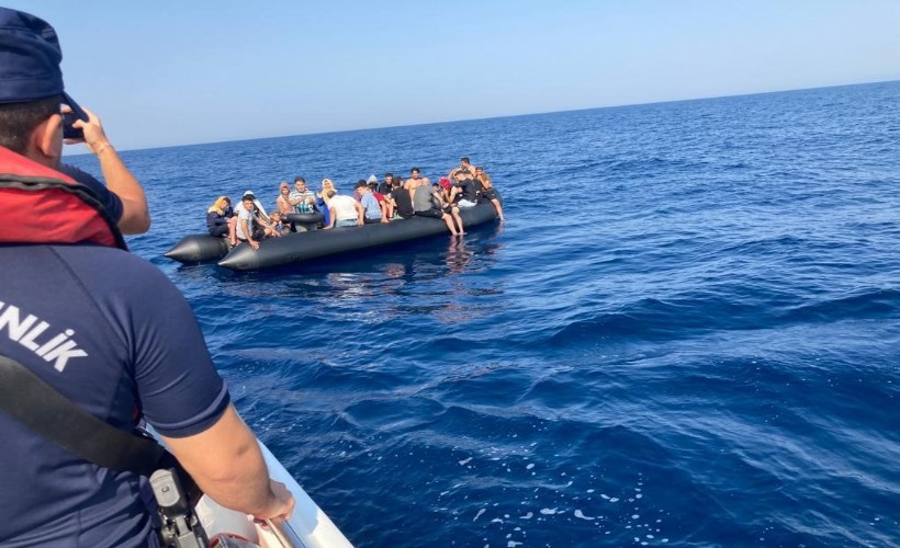 Yunanistan'ın ittiği göçmenleri Sahil Güvenlik kurtardı