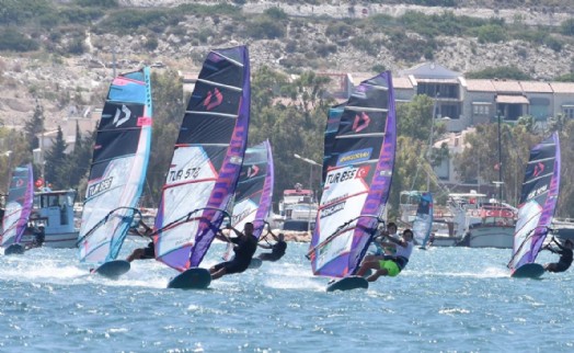 Alaçatı Wind Fest'te Alaçatı'nın rüzgarı çocuk ve gençler için esmeye devam ediyor