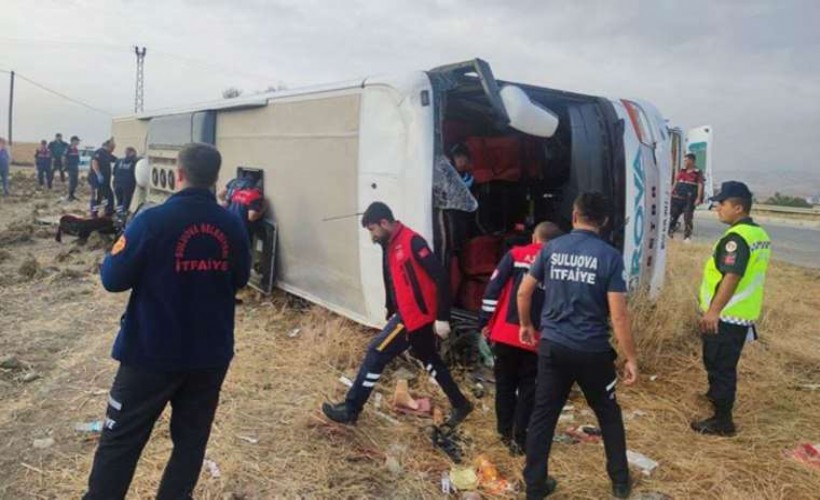 İzmir'den Tokat'a giden yolcu otobüs kaza yaptı: 6 kişi öldü, 35 kişi yaralandı