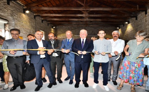 Arı ve arıcılık sergisi İzmir'de kapılarını açtı