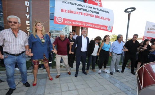 Bayraklı'da ek protokol kutlaması!