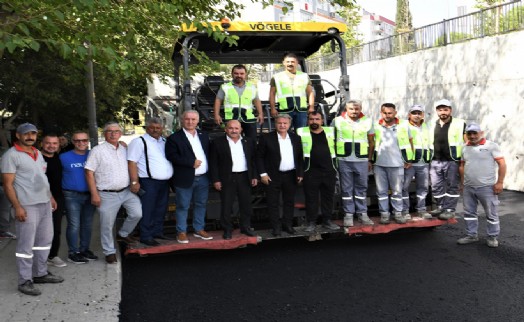 Bornova'da yollar yenileniyor: İduğ çalışmalarını inceledi