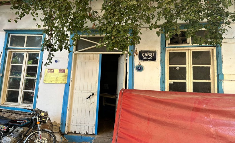 Yarım asırlık CHP kahvehanesi kaderine terk edildi