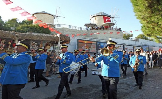Çeşme'nin kurtuluşu coşkuyla kutlandı