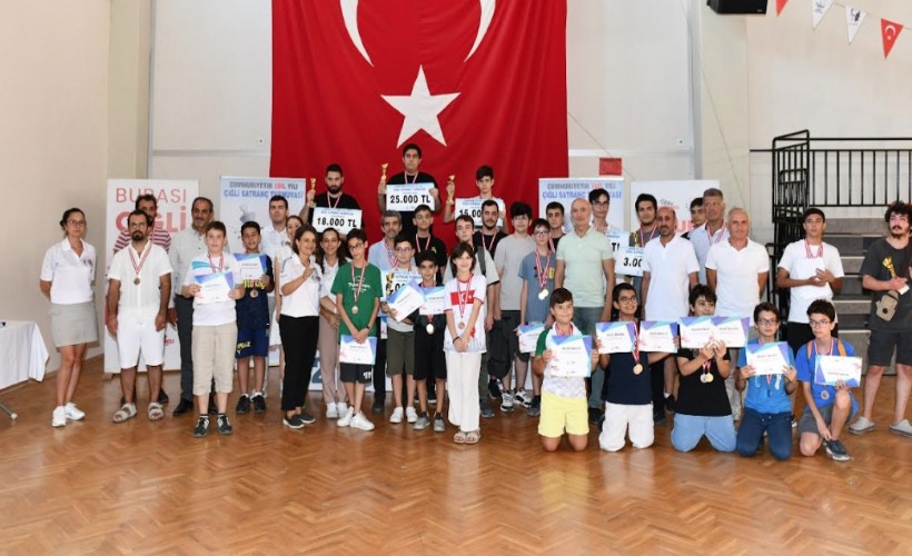 Çiğli Belediyesi Satranç Turnuvasında ödüller sahiplerini buldu