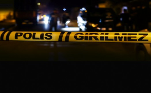 Depremden kurtuldu, dorsenin altında kalarak yaşamını yitirdi