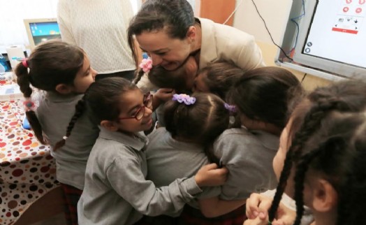 Efes Selçuk'ta eğitime destek büyüyor; 595 öğrenciye 'Kırtasiye Kartı'