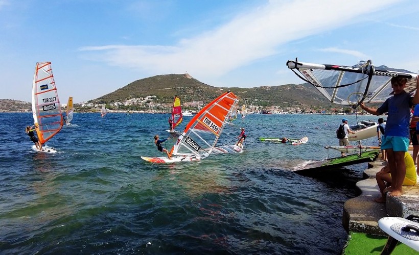 Foça’da Kurtuluş Kupası Yelken Yarışları başladı
