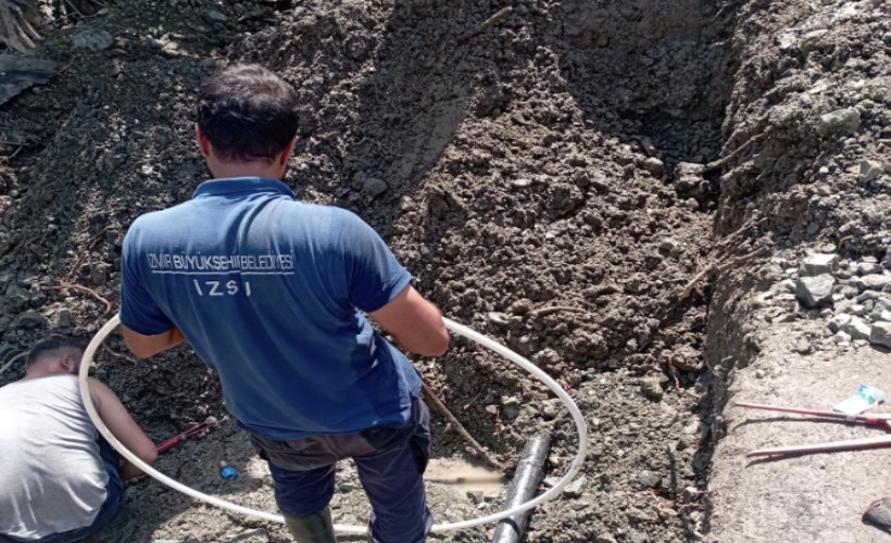 İZSU deprem bölgesinin içme suyu hatlarını onarıyor