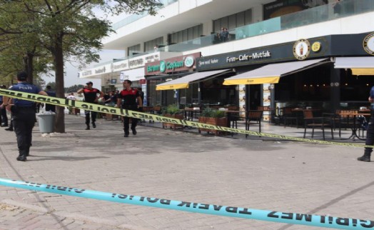 İzmir'de adliye önünde silahlı çatışma: 1 ölü, 4 yaralı