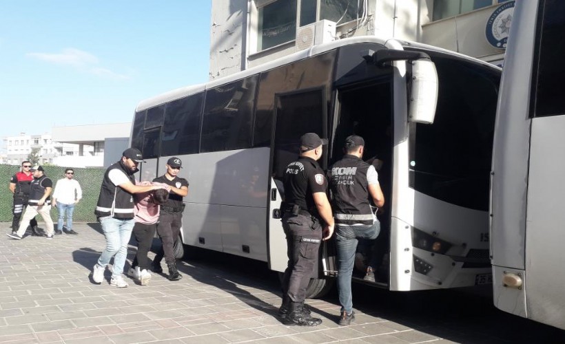 İzmir'de adliye önündeki çatışmayla ilgili 20 şüpheli adliyede
