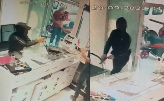 İzmir'de güpegündüz silahlı kuyumcu soygunu kamerada