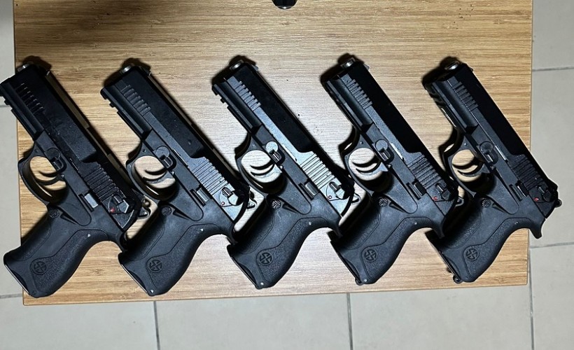 İzmir'de silah ticareti yapan 2 şüpheli yakalandı