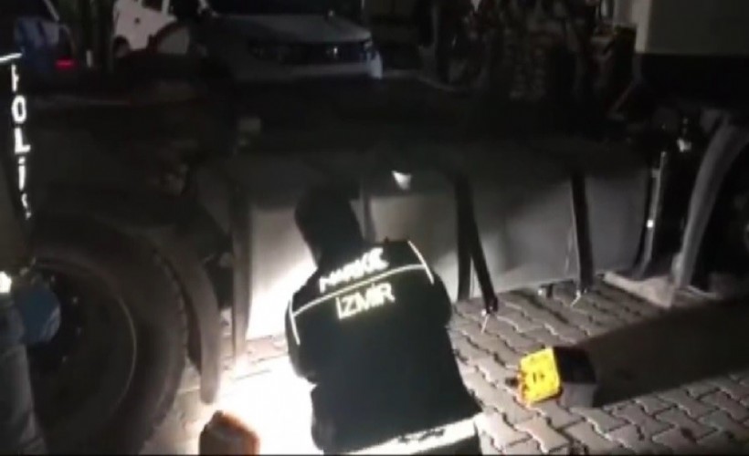 İzmir'de tırın akaryakıt deposundan yaklaşık 58 kilo uyuşturucu çıktı