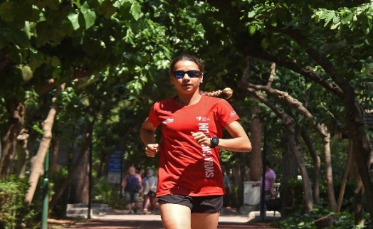 İzmir'in 'Demir Lady'si İtalya'dan madalyayla döndü