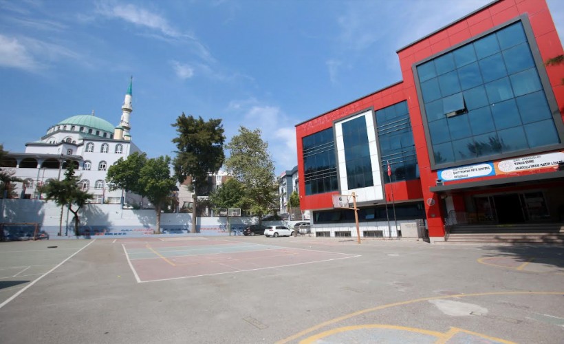Karabağlar Belediyesi'nden eğitime büyük destek: Okullar yeni döneme hazır