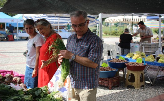 Karşıyaka'da hem üretici hem tüketici kazanıyor