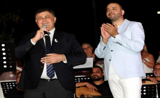 Karşıyakalılar açık havada müzik şöleni yaşadı