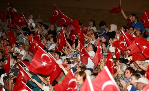 Karşıyaka'yı kurtuluş coşkusu sardı