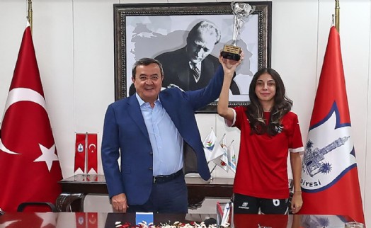 Konak'ın yeşil sahadaki sultanlarından Türkiye derecesi