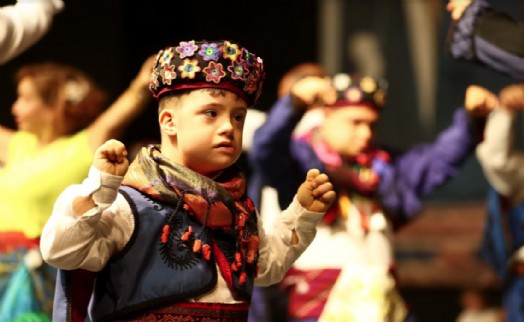 Konak'ta 7'den 77'ye halk oyunları şenliği