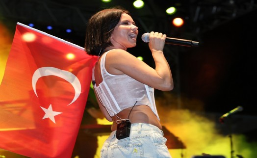 Menemen'deki Çömlek Festivali'nde Inna rüzgarı