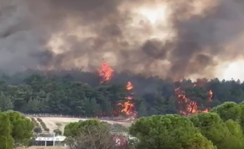 Yangın nedeniyle Adnan Menderes havalimanı uçuşlara kapatıldı