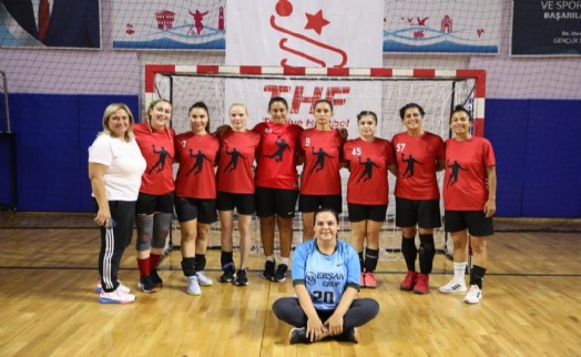 Hentbolda Aliağa'ya milli gurur