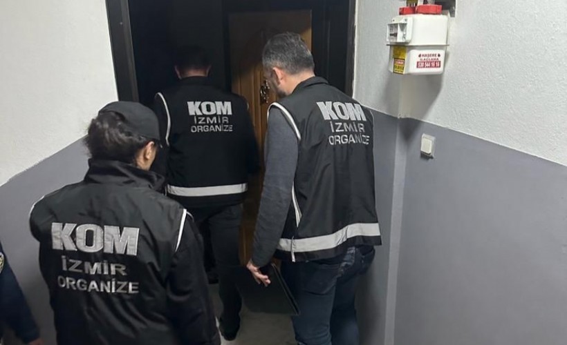 İzmir'de FETÖ şüphelilerine yönelik operasyon: 14 gözaltı