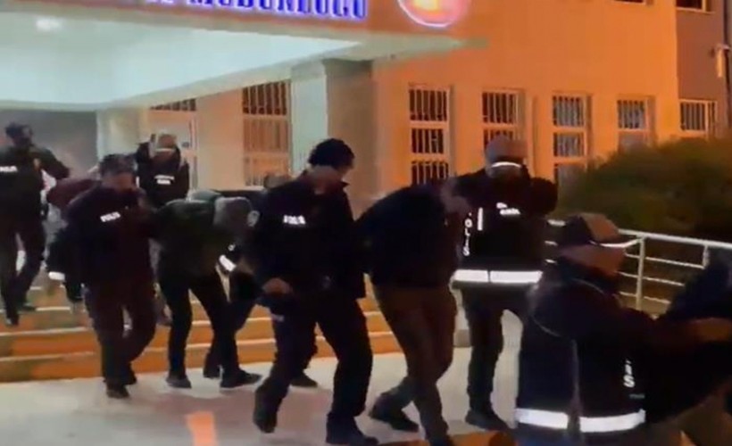 İzmir'de vatandaşları tuzağa düşüren suç örgütüne iki ayrı operasyon