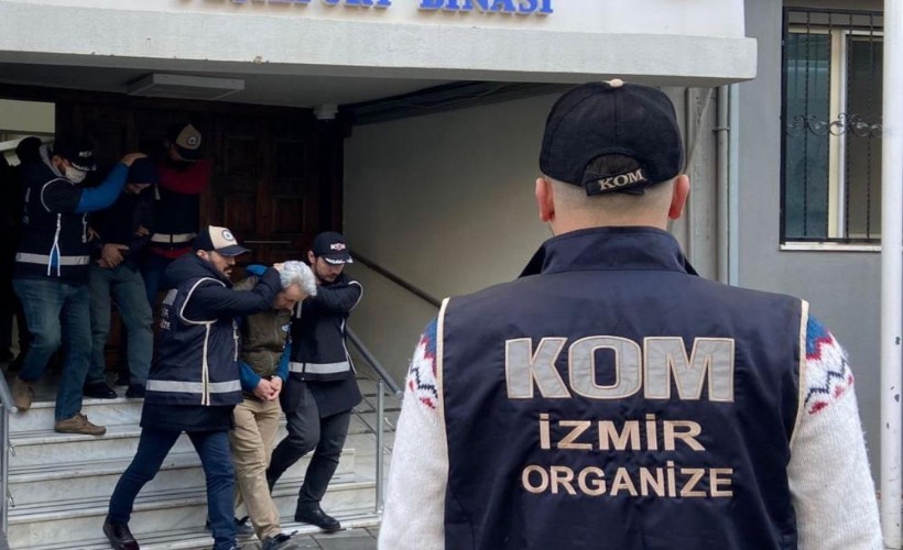 İzmir'deki operasyonda gözaltına alınan 4 FETÖ şüphelisi tutuklandı