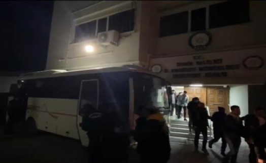 İzmir'de araç kiralama sitelerinin sahtesini yaparak 111 bin TL dolandırmışlar