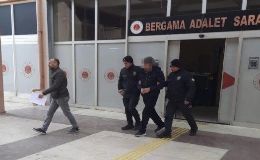 İzmir'de uyuşturucu tacirinin evine polis baskını