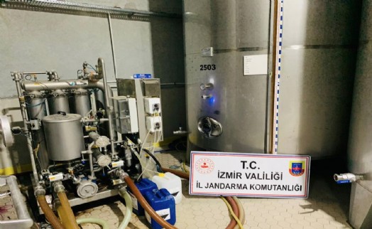 İzmir'de yaklaşık 6 bin litre kaçak etil alkol ele geçirildi