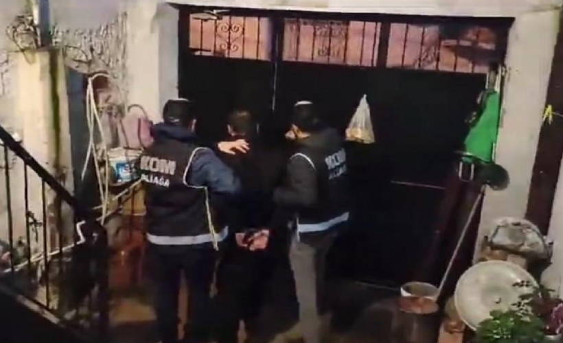 İzmir’in 3 ilçesinde silah tacirlerine darbe: 8 gözaltı