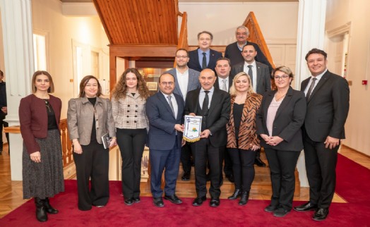 İzmirli turizmcilerden Soyer'e teşekkür ziyareti