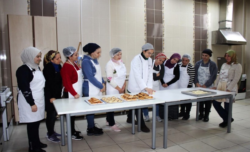 Karşıyaka Belediyesi, sertifikalı kurslarla istihdama destek sunuyor