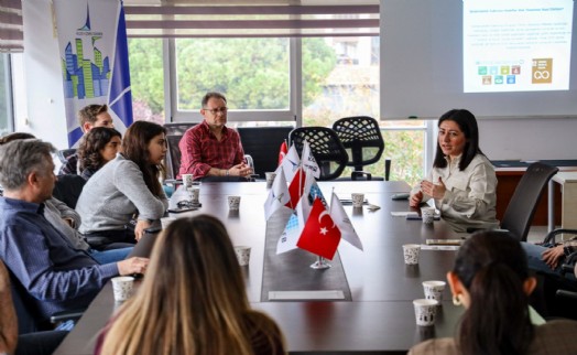 Karşıyaka'da 'Yerel Yönetimlerde Etkili Geri Dönüşüm' konuşuldu